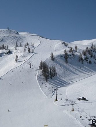 Clubrulaub im Schnee Piste